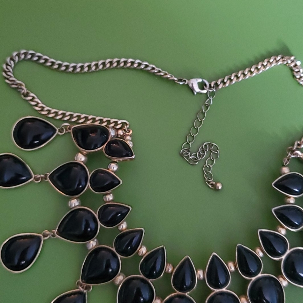 Stunning Statement Necklace - Picture 3 of 3
